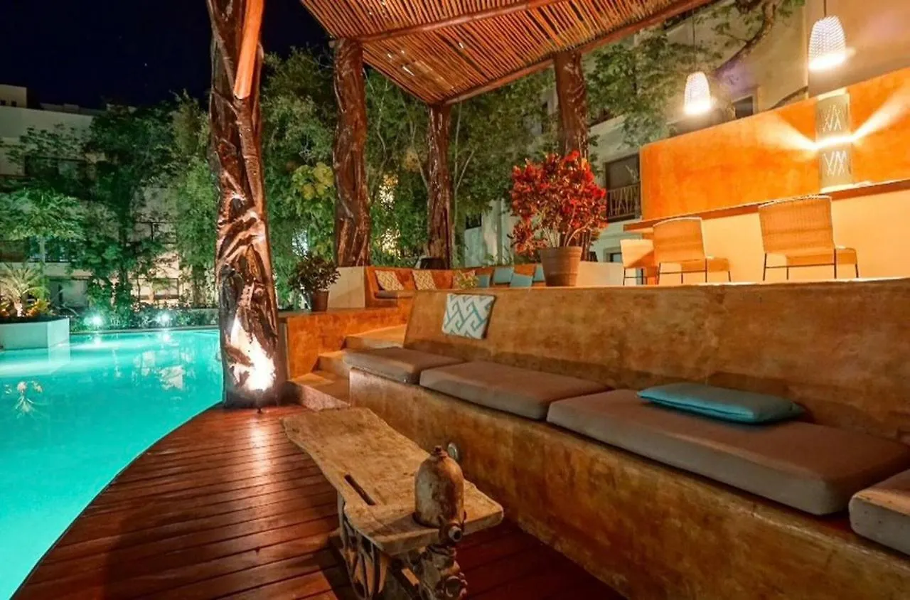 Sleeps 4-6-Amazing 2 Bedroom Ph With Bbq Jacuzzi Tulum 0*,  Mexico